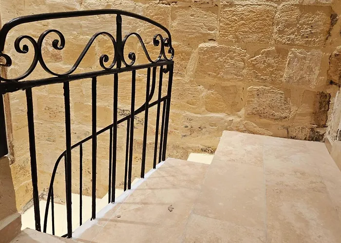 Gunlayer Maisonette * Floriana