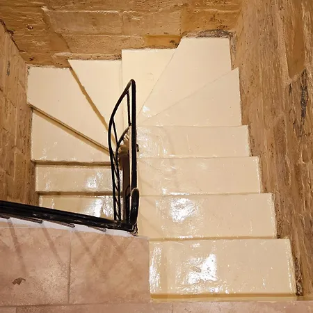 Gunlayer Maisonette Floriana