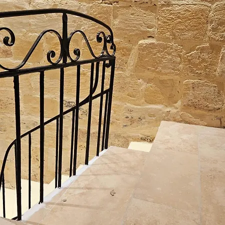 Gunlayer Maisonette * Floriana